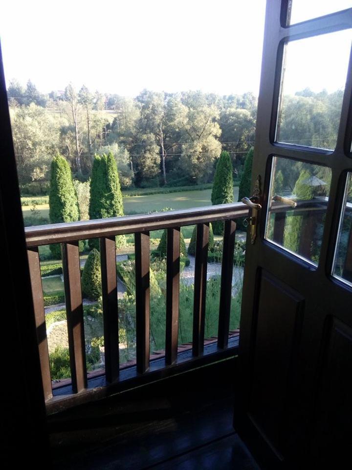 Bed and Breakfast Dwór Anna Ciecierzyn Zewnętrze zdjęcie